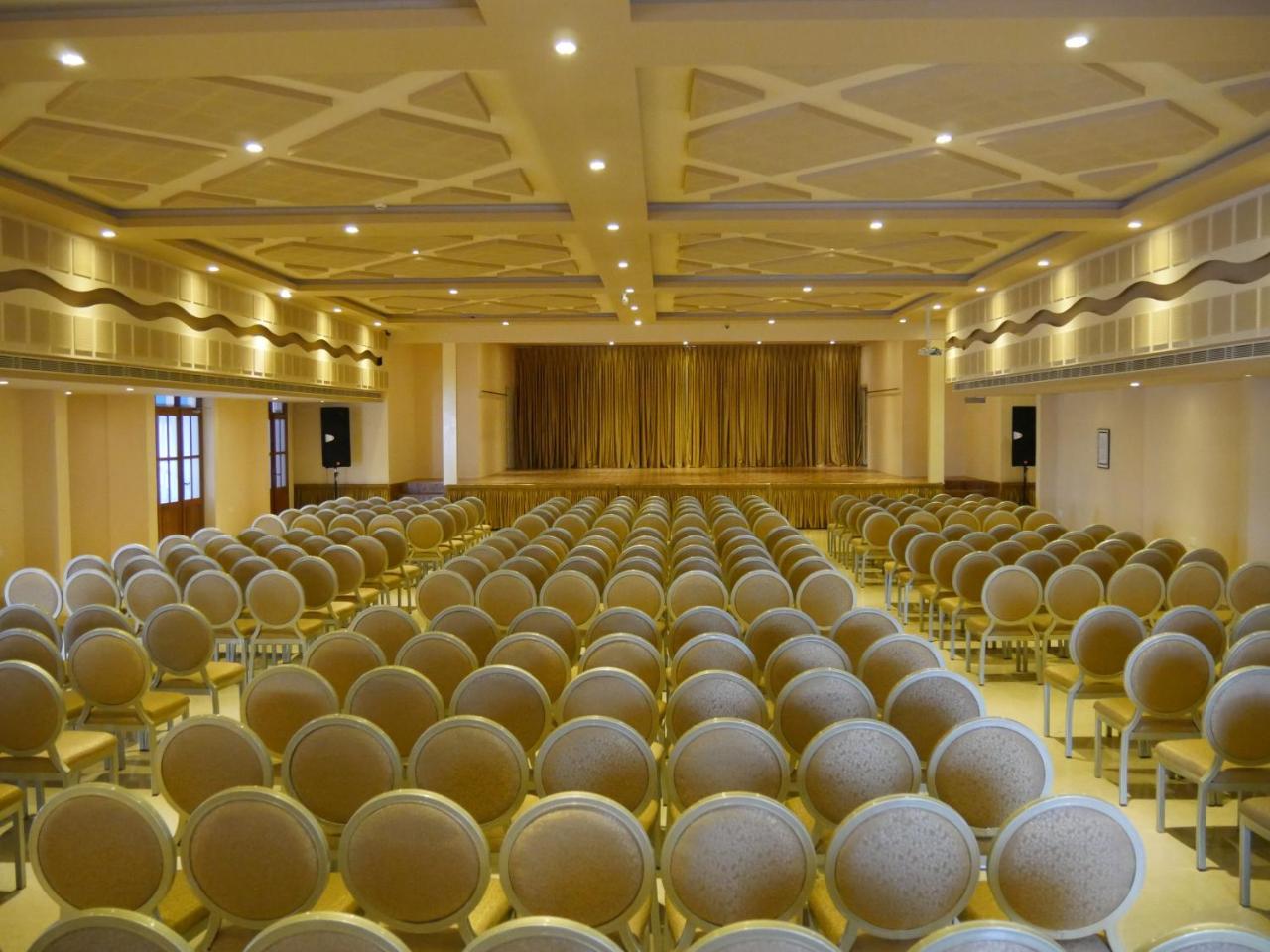Hotel Karthika Residency Kilimanur Esterno foto